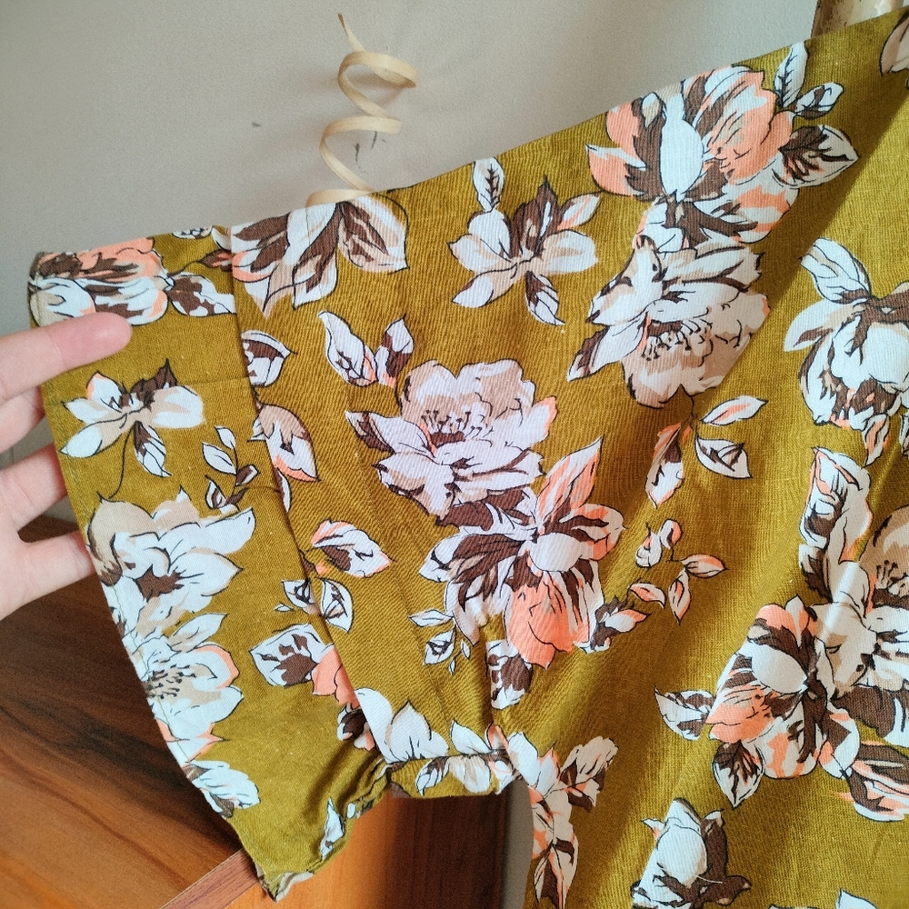 Floral Flounce Sleeve Long Top - Picture 16 of 16